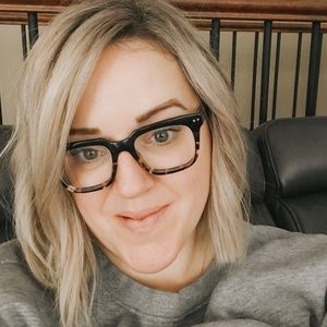 Meet your Posher, Crystal